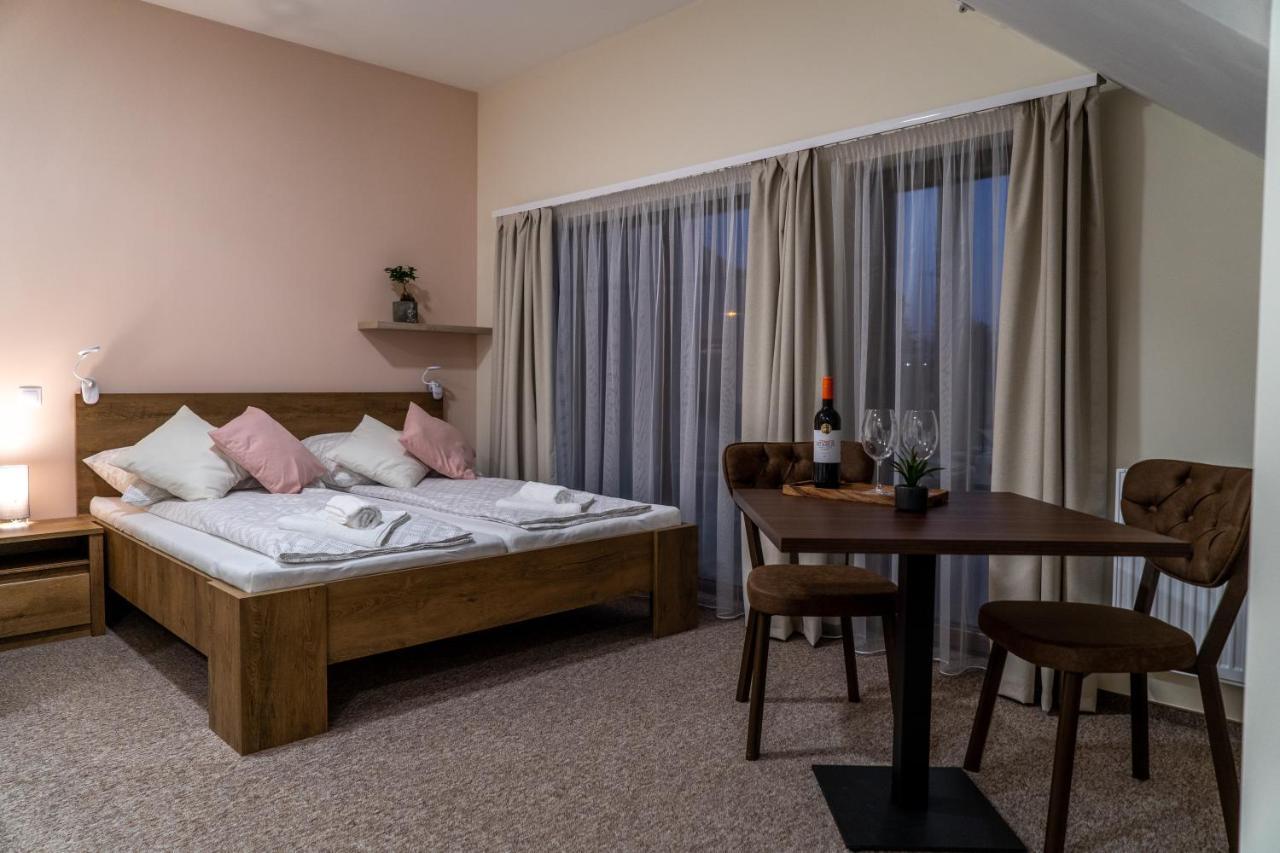 Bed and Breakfast Rozsa Etterem & Panzio Pécs Exterior foto
